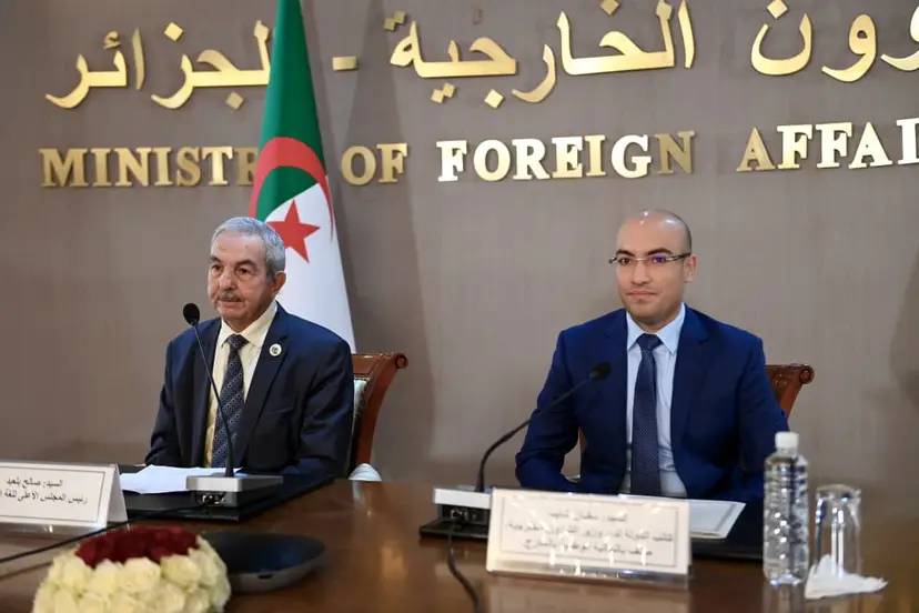 M. Chaib, avec le président du Conseil suprême pour la langue arabe, a supervisé la cérémonie célébrant la Journée internationale de la langue arabe